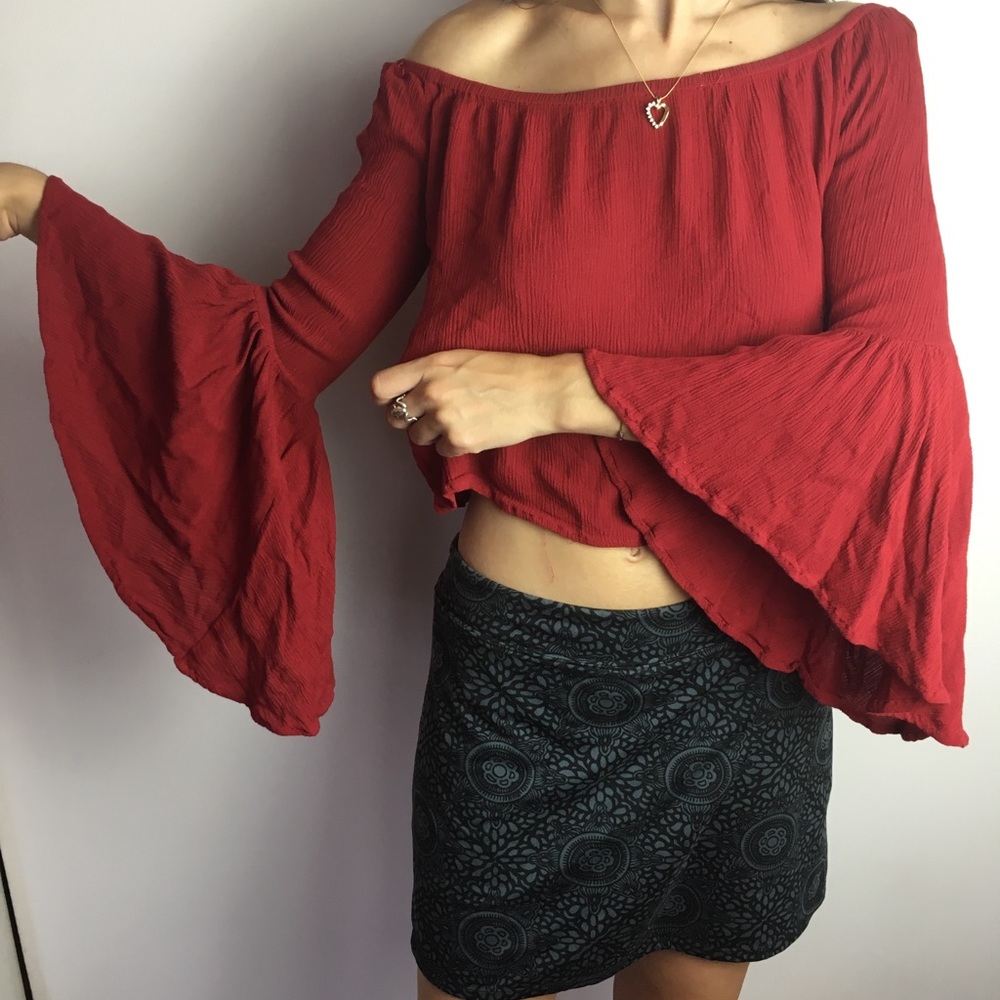 Loose sleeves red off the shoulder top size small - Picture 4 of 6